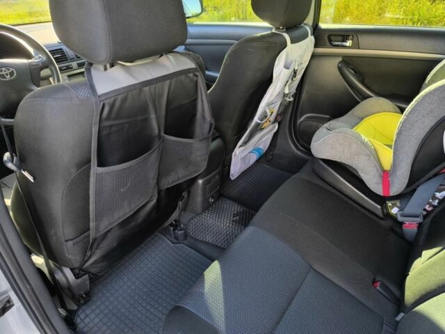 Серый Тойота Авенсис, объемом двигателя 1.8 л и пробегом 182 тыс. км за 7800 $, фото 3 на Automoto.ua