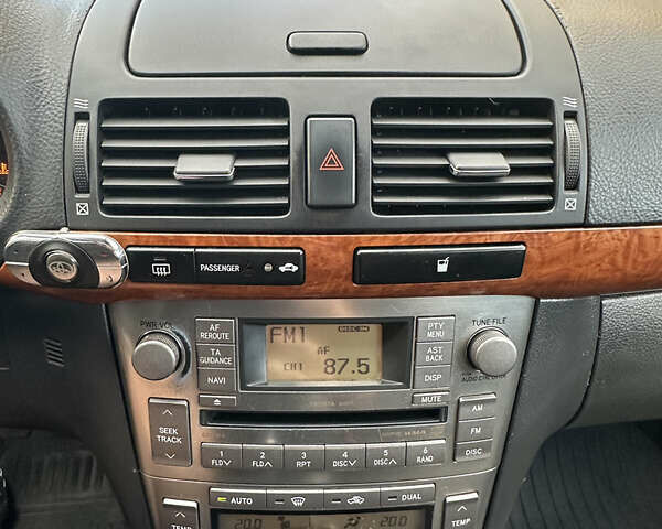 Серый Тойота Авенсис, объемом двигателя 2 л и пробегом 210 тыс. км за 6800 $, фото 21 на Automoto.ua