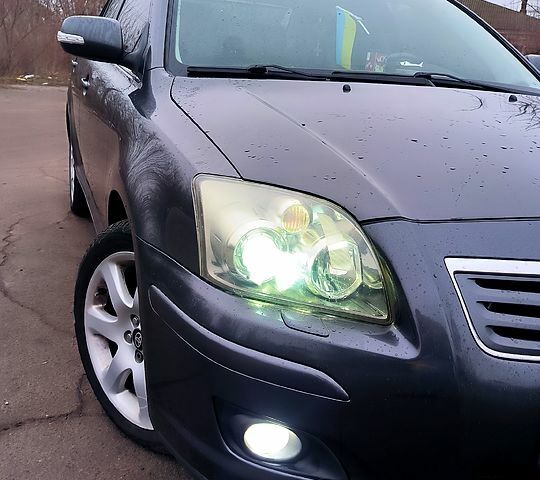 Серый Тойота Авенсис, объемом двигателя 2 л и пробегом 340 тыс. км за 10000 $, фото 6 на Automoto.ua