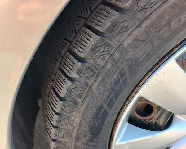 Сірий Тойота Авенсіс, об'ємом двигуна 1.79 л та пробігом 303 тис. км за 6500 $, фото 13 на Automoto.ua