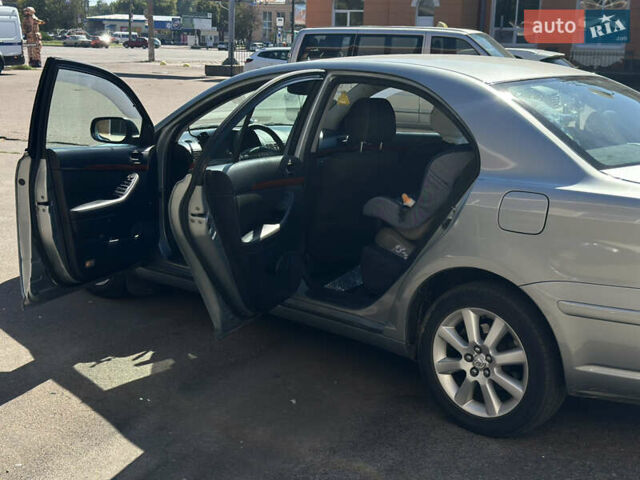 Серый Тойота Авенсис, объемом двигателя 1.79 л и пробегом 340 тыс. км за 6200 $, фото 4 на Automoto.ua