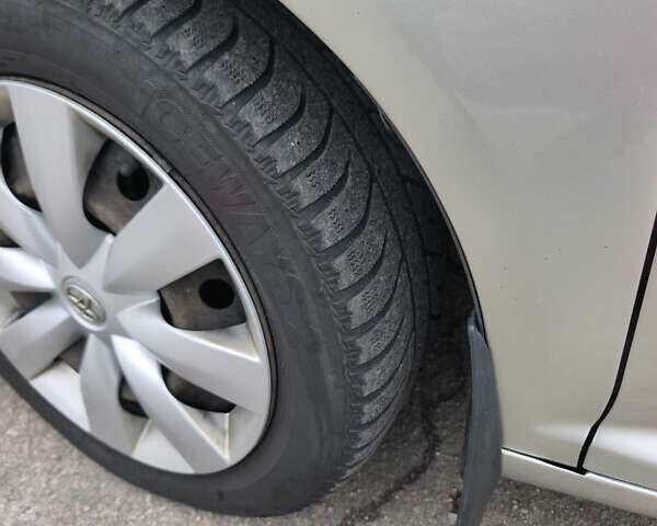 Серый Тойота Авенсис, объемом двигателя 1.79 л и пробегом 372 тыс. км за 6200 $, фото 11 на Automoto.ua