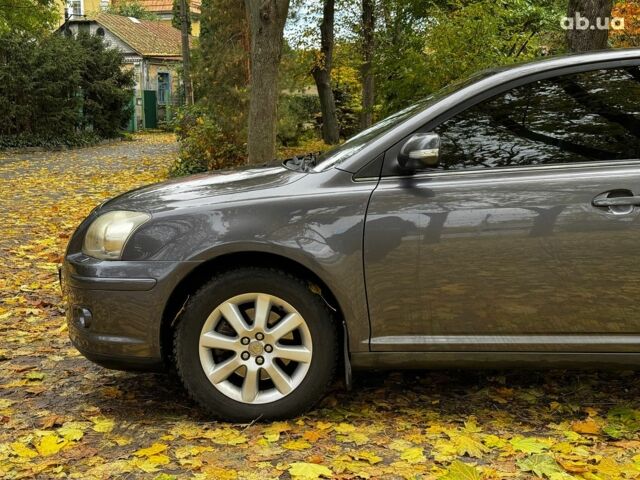 Серый Тойота Авенсис, объемом двигателя 2 л и пробегом 127 тыс. км за 7490 $, фото 10 на Automoto.ua