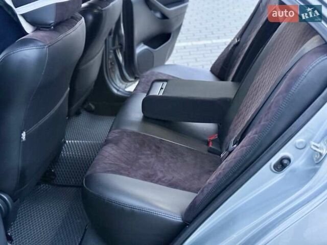 Серый Тойота Авенсис, объемом двигателя 1.6 л и пробегом 300 тыс. км за 5250 $, фото 19 на Automoto.ua