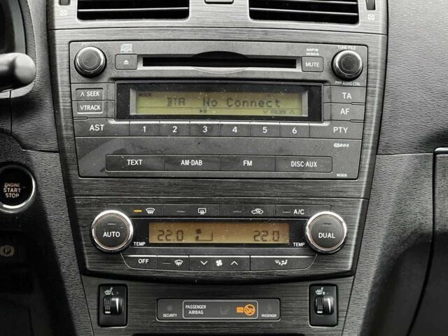 Серый Тойота Авенсис, объемом двигателя 2 л и пробегом 230 тыс. км за 9400 $, фото 12 на Automoto.ua