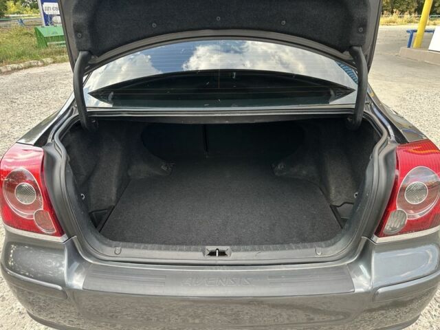 Серый Тойота Авенсис, объемом двигателя 2 л и пробегом 210 тыс. км за 6600 $, фото 15 на Automoto.ua