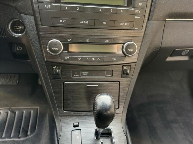 Серый Тойота Авенсис, объемом двигателя 2 л и пробегом 124 тыс. км за 10400 $, фото 13 на Automoto.ua