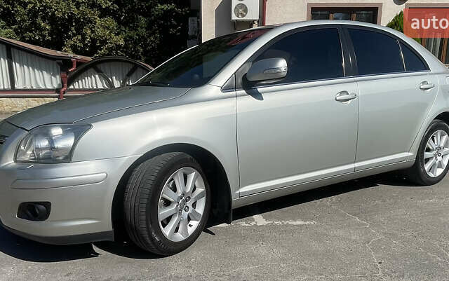 Серый Тойота Авенсис, объемом двигателя 1.8 л и пробегом 254 тыс. км за 7850 $, фото 2 на Automoto.ua