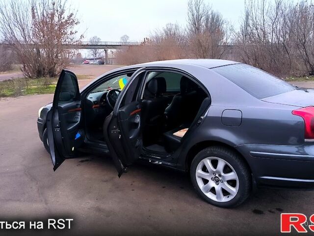 Серый Тойота Авенсис, объемом двигателя 2 л и пробегом 340 тыс. км за 10000 $, фото 4 на Automoto.ua