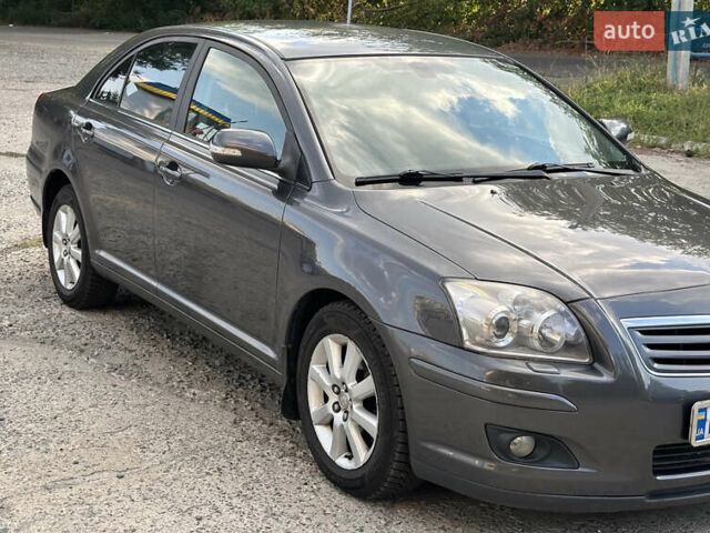 Серый Тойота Авенсис, объемом двигателя 2 л и пробегом 210 тыс. км за 6800 $, фото 1 на Automoto.ua