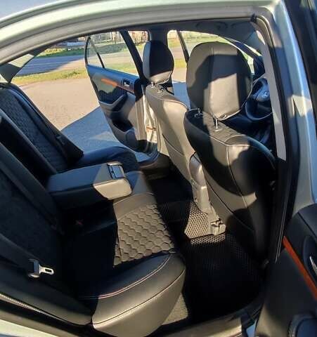 Сірий Тойота Авенсіс, об'ємом двигуна 1.8 л та пробігом 286 тис. км за 7000 $, фото 15 на Automoto.ua