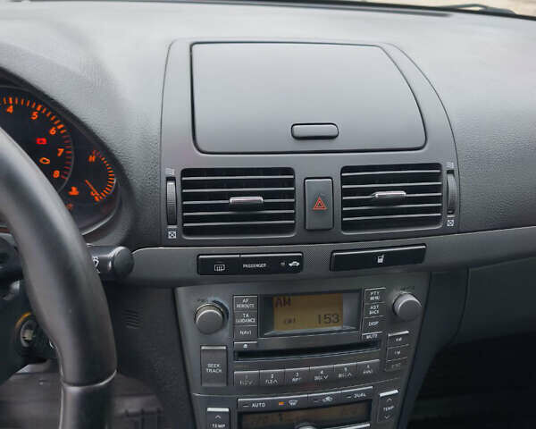 Серый Тойота Авенсис, объемом двигателя 1.79 л и пробегом 372 тыс. км за 6200 $, фото 7 на Automoto.ua