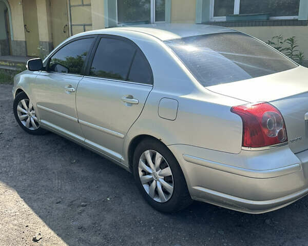 Серый Тойота Авенсис, объемом двигателя 1.79 л и пробегом 256 тыс. км за 7300 $, фото 2 на Automoto.ua