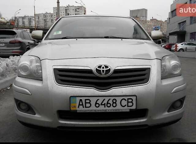 Серый Тойота Авенсис, объемом двигателя 1.8 л и пробегом 180 тыс. км за 6200 $, фото 1 на Automoto.ua