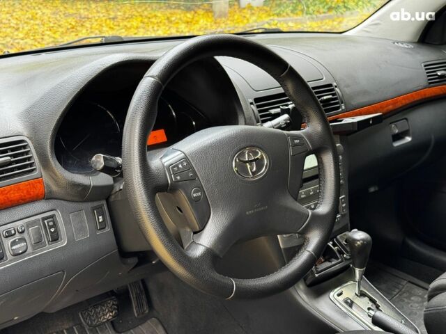 Серый Тойота Авенсис, объемом двигателя 2 л и пробегом 127 тыс. км за 7490 $, фото 13 на Automoto.ua