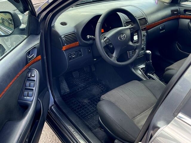 Сірий Тойота Авенсіс, об'ємом двигуна 1.8 л та пробігом 204 тис. км за 6650 $, фото 5 на Automoto.ua