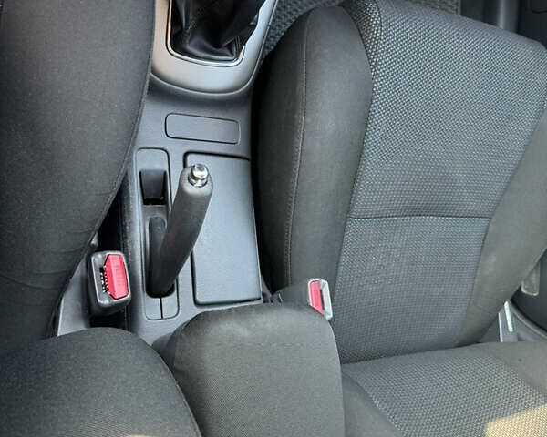 Серый Тойота Авенсис, объемом двигателя 1.79 л и пробегом 225 тыс. км за 7500 $, фото 9 на Automoto.ua