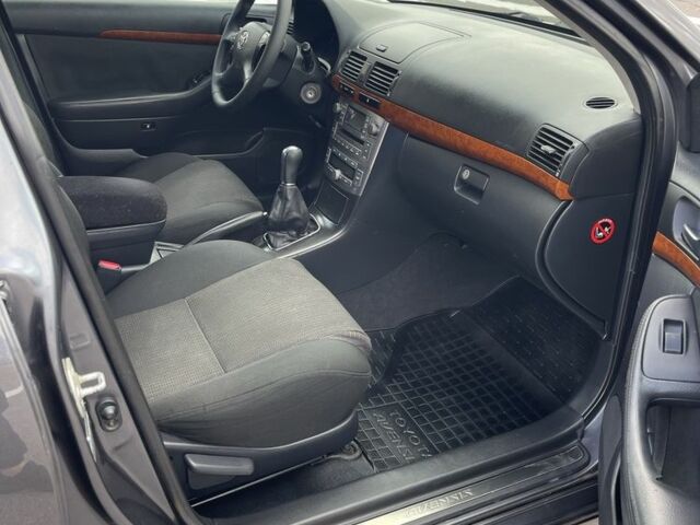 Серый Тойота Авенсис, объемом двигателя 1.8 л и пробегом 206 тыс. км за 5999 $, фото 7 на Automoto.ua