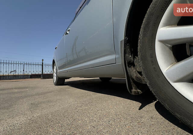 Серый Тойота Авенсис, объемом двигателя 1.79 л и пробегом 340 тыс. км за 6200 $, фото 6 на Automoto.ua