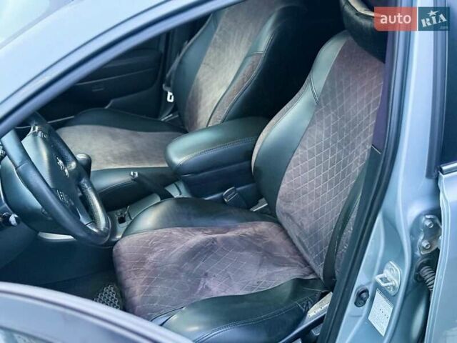 Серый Тойота Авенсис, объемом двигателя 1.6 л и пробегом 300 тыс. км за 5250 $, фото 17 на Automoto.ua