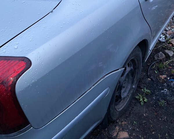 Серый Тойота Авенсис, объемом двигателя 1.8 л и пробегом 210 тыс. км за 1900 $, фото 6 на Automoto.ua