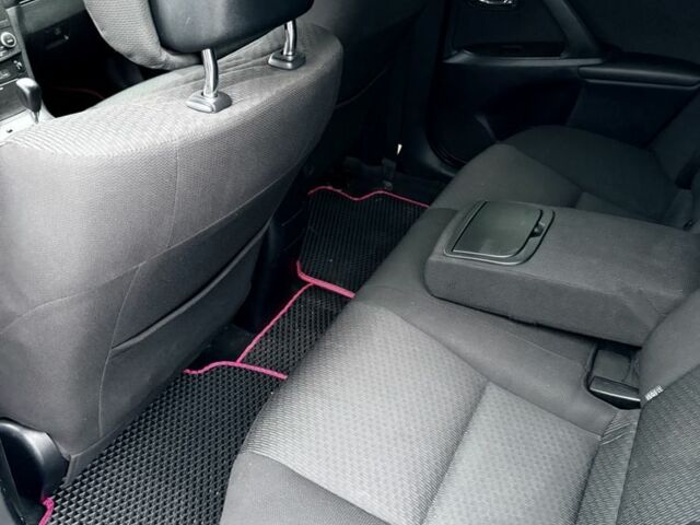 Серый Тойота Авенсис, объемом двигателя 2 л и пробегом 244 тыс. км за 6900 $, фото 7 на Automoto.ua