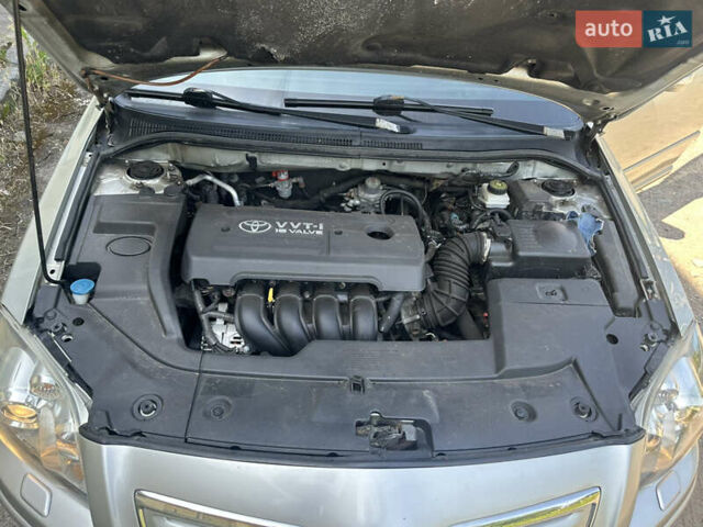 Серый Тойота Авенсис, объемом двигателя 1.79 л и пробегом 256 тыс. км за 7300 $, фото 13 на Automoto.ua