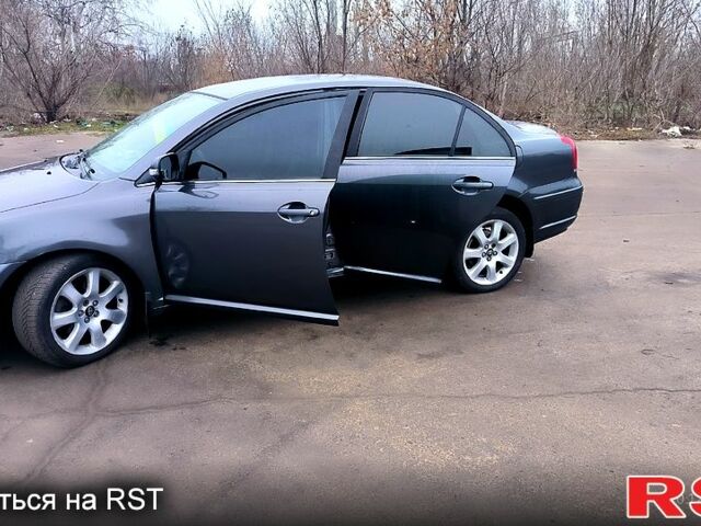 Серый Тойота Авенсис, объемом двигателя 2 л и пробегом 340 тыс. км за 10000 $, фото 3 на Automoto.ua