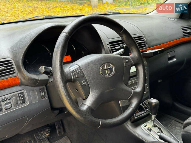 Серый Тойота Авенсис, объемом двигателя 2 л и пробегом 127 тыс. км за 7490 $, фото 13 на Automoto.ua