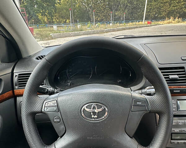 Серый Тойота Авенсис, объемом двигателя 2 л и пробегом 210 тыс. км за 6800 $, фото 20 на Automoto.ua