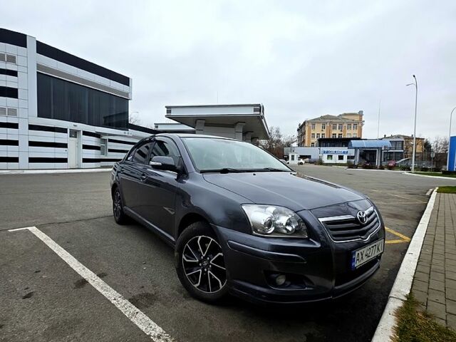 Серый Тойота Авенсис, объемом двигателя 1.8 л и пробегом 240 тыс. км за 8000 $, фото 2 на Automoto.ua