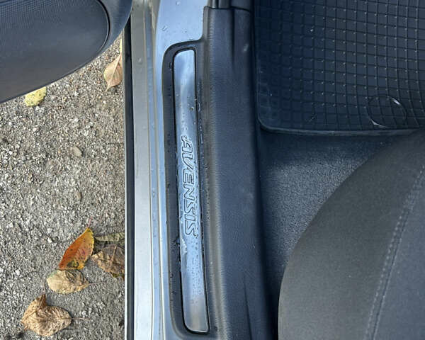 Серый Тойота Авенсис, объемом двигателя 2 л и пробегом 153 тыс. км за 8499 $, фото 15 на Automoto.ua