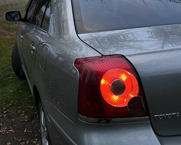 Серый Тойота Авенсис, объемом двигателя 2 л и пробегом 358 тыс. км за 7399 $, фото 7 на Automoto.ua