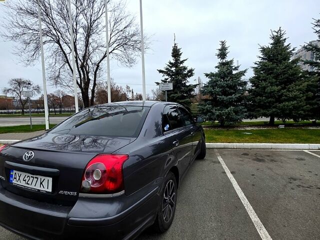 Серый Тойота Авенсис, объемом двигателя 1.8 л и пробегом 240 тыс. км за 8000 $, фото 5 на Automoto.ua