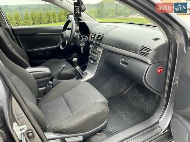 Серый Тойота Авенсис, объемом двигателя 1.8 л и пробегом 240 тыс. км за 6700 $, фото 3 на Automoto.ua