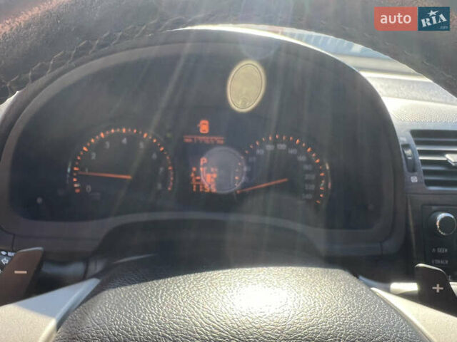 Серый Тойота Авенсис, объемом двигателя 2 л и пробегом 177 тыс. км за 10000 $, фото 7 на Automoto.ua