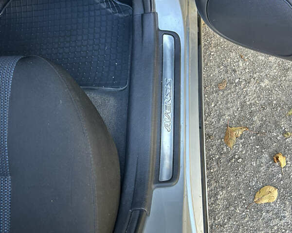 Серый Тойота Авенсис, объемом двигателя 2 л и пробегом 153 тыс. км за 8499 $, фото 14 на Automoto.ua