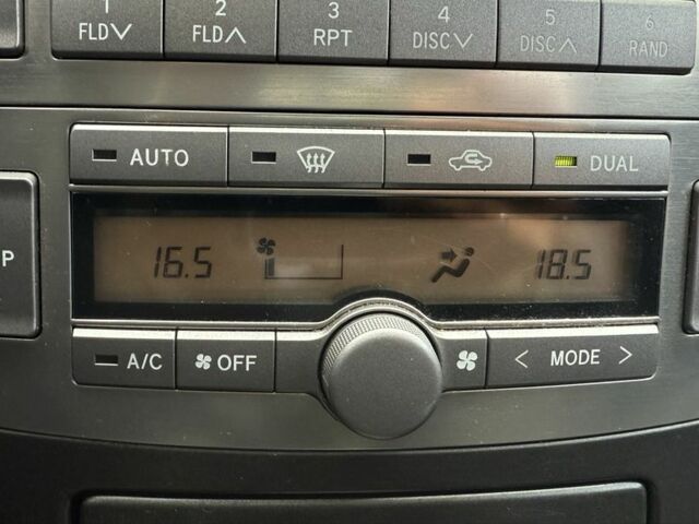 Серый Тойота Авенсис, объемом двигателя 1.8 л и пробегом 258 тыс. км за 6850 $, фото 7 на Automoto.ua