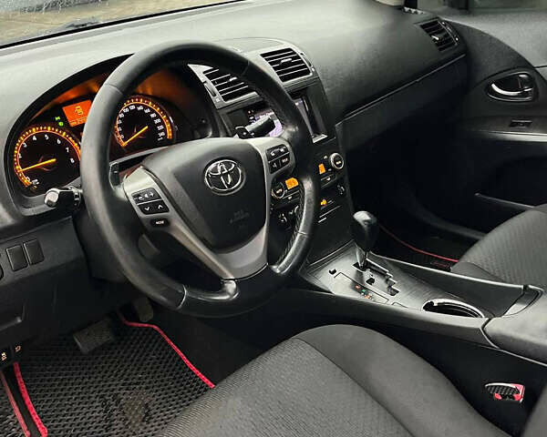 Серый Тойота Авенсис, объемом двигателя 1.99 л и пробегом 243 тыс. км за 7900 $, фото 6 на Automoto.ua