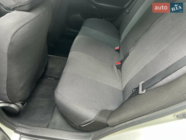 Серый Тойота Авенсис, объемом двигателя 1.8 л и пробегом 225 тыс. км за 7950 $, фото 31 на Automoto.ua