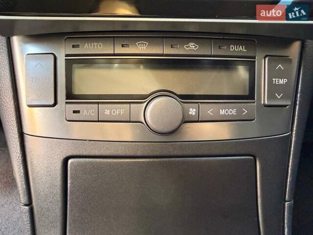 Серый Тойота Авенсис, объемом двигателя 1.8 л и пробегом 260 тыс. км за 6300 $, фото 9 на Automoto.ua