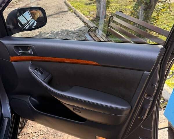 Серый Тойота Авенсис, объемом двигателя 1.8 л и пробегом 260 тыс. км за 6300 $, фото 12 на Automoto.ua