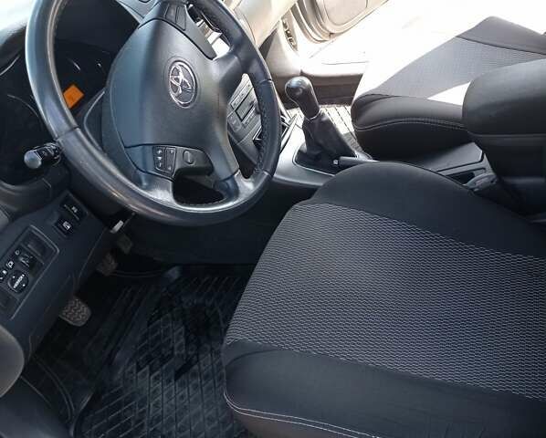 Серый Тойота Авенсис, объемом двигателя 1.8 л и пробегом 180 тыс. км за 7770 $, фото 21 на Automoto.ua