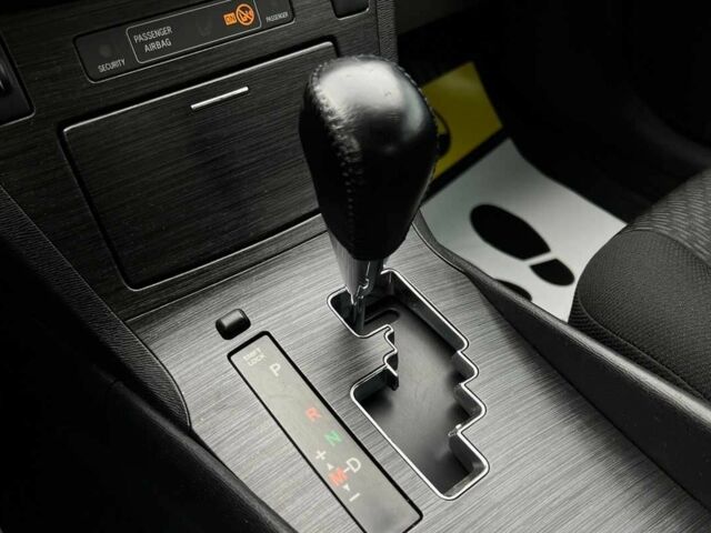 Серый Тойота Авенсис, объемом двигателя 2 л и пробегом 230 тыс. км за 9400 $, фото 13 на Automoto.ua