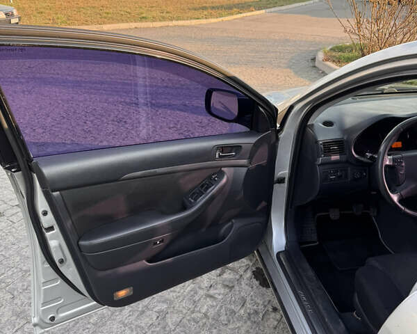 Серый Тойота Авенсис, объемом двигателя 1.79 л и пробегом 340 тыс. км за 5900 $, фото 8 на Automoto.ua