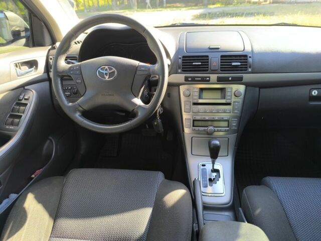 Серый Тойота Авенсис, объемом двигателя 1.8 л и пробегом 182 тыс. км за 7800 $, фото 4 на Automoto.ua