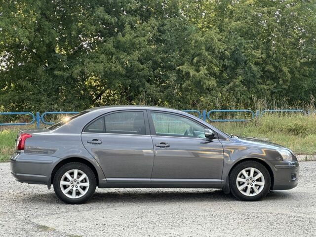 Серый Тойота Авенсис, объемом двигателя 2 л и пробегом 210 тыс. км за 6600 $, фото 7 на Automoto.ua