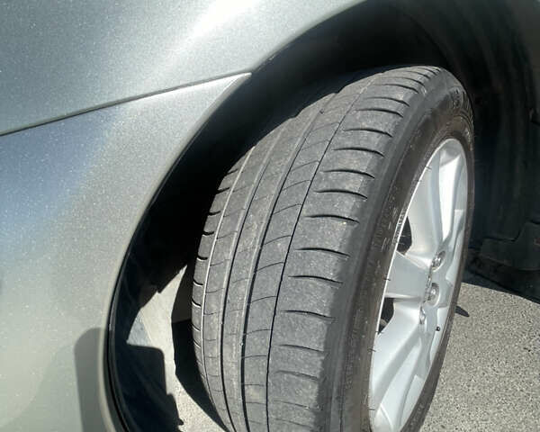 Серый Тойота Авенсис, объемом двигателя 1.8 л и пробегом 254 тыс. км за 7850 $, фото 15 на Automoto.ua