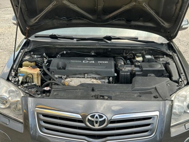 Серый Тойота Авенсис, объемом двигателя 2 л и пробегом 210 тыс. км за 6600 $, фото 14 на Automoto.ua