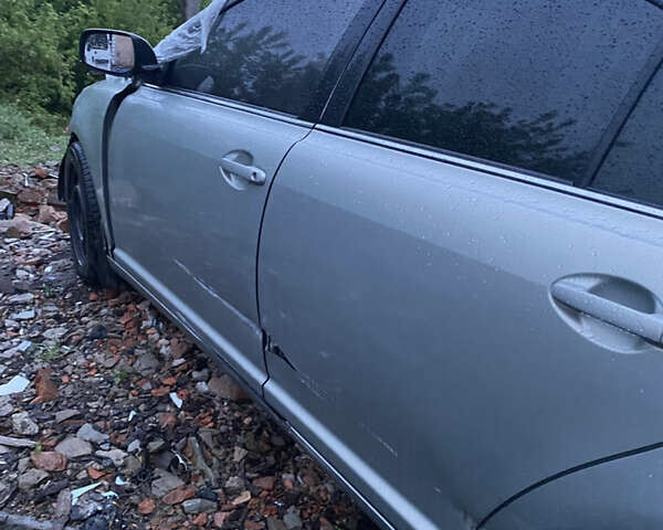 Серый Тойота Авенсис, объемом двигателя 1.8 л и пробегом 210 тыс. км за 1900 $, фото 1 на Automoto.ua